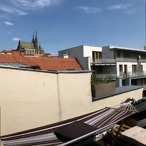 V Centru Mesta S Vyhledem Na Petra, A Parkovani Апартаменты